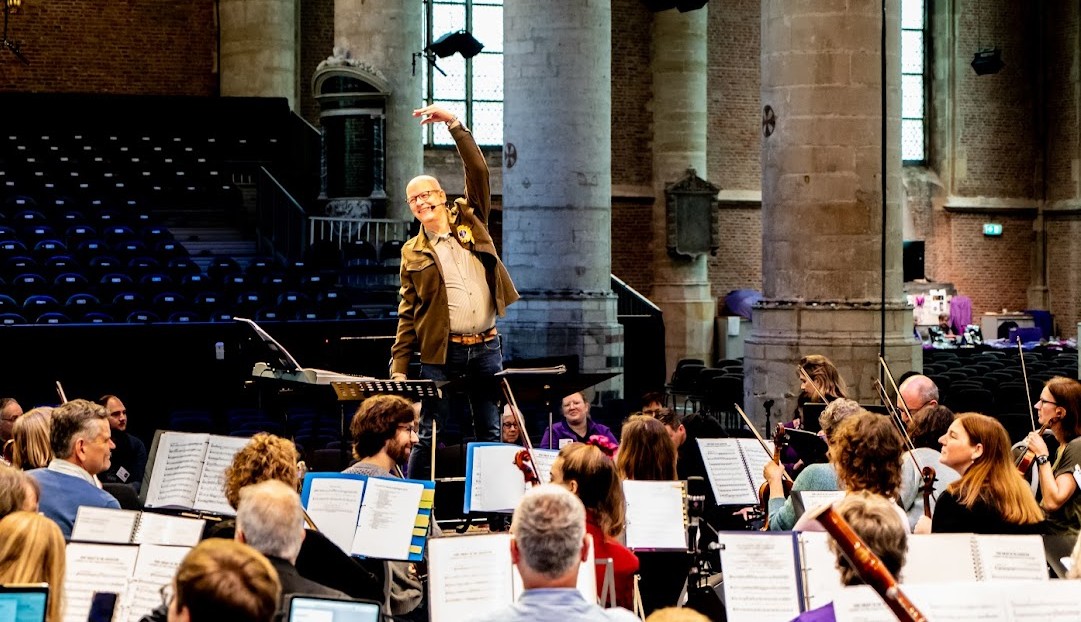 Featured image for “Dirigent Martin van der Brugge over Musical Highlights: ‘Iedereen gaat er 100% voor’”